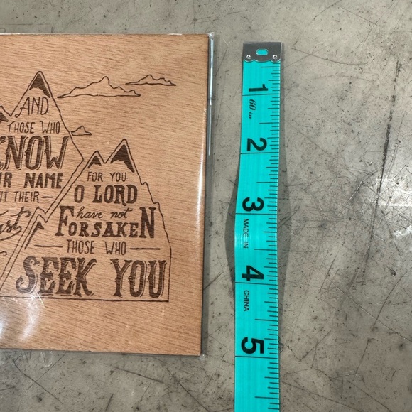 Beautiful frame able  Wooden Plaque with Engraved Mountains & Psalms 9:9-10🏔️🏔️ - Picture 4 of 6